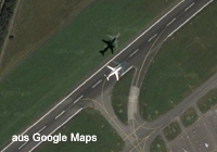 Startendes Flugzeug in Hambug Foto